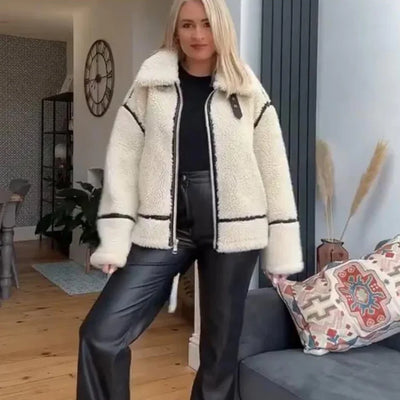 Leocadia | Luxe lamswollen korte jas