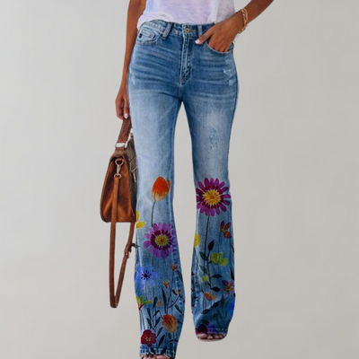 Frida | Uitlopende broek met knoopsluiting