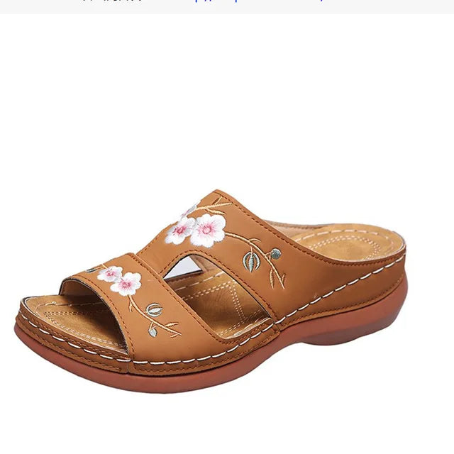 Layla | Pantoffels met Bloemenborduursel