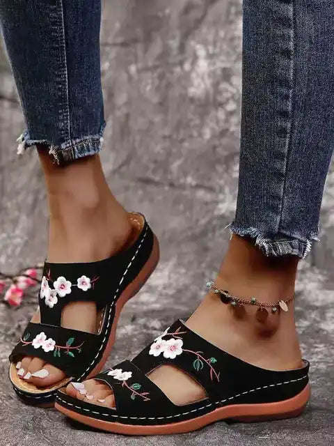 Layla | Pantoffels met Bloemenborduursel