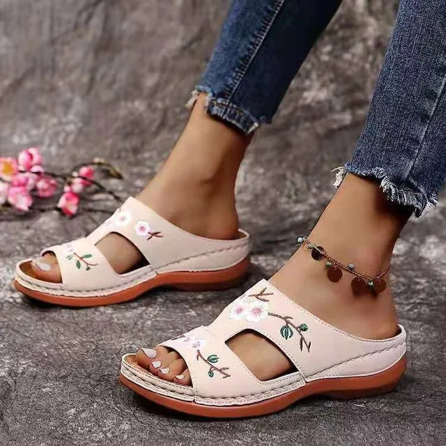 Layla | Pantoffels met Bloemenborduursel